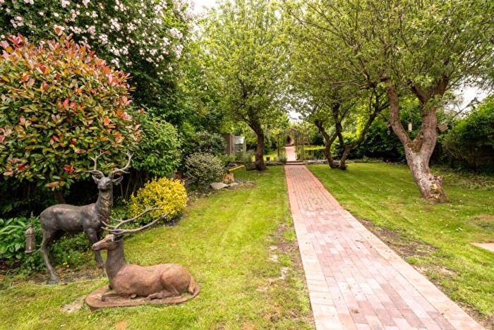 4 Bedroom Detached House For Sale In Long Orchard, Hamlet Of Aley Green, LU1
