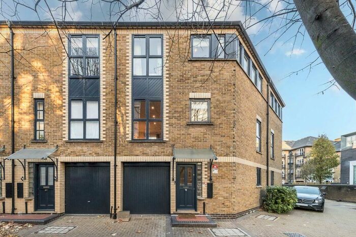 3 Bedroom Detached House To Rent In Queen Elizabeth Street, London, SE1