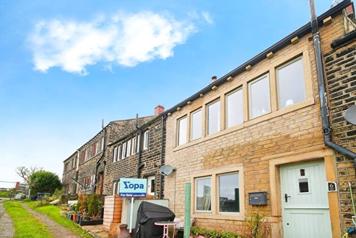 2 Bedroom Cottage For Sale In Green Edge, Huddersfield, HD7