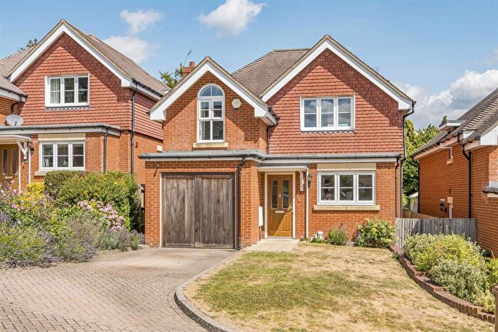 4 Bedroom Detached House For Sale In Bankside, Epsom, KT17