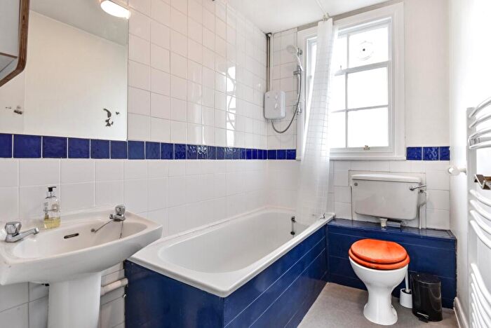 2 Bedroom Apartment To Rent In Clifton Crescent London, SE15