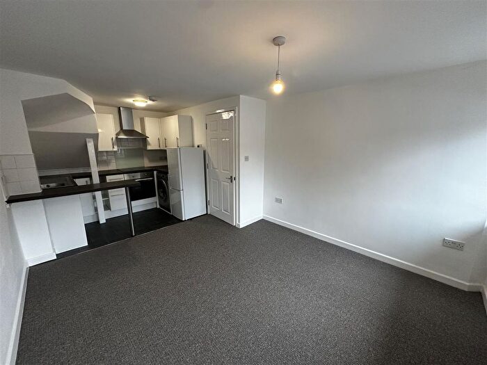2 Bedroom Flat To Rent In Haunch Lane, Kings Heath, Birmingham, B13