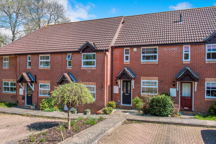 2 Bedroom House To Rent In Badger Close, Guildford, GU2