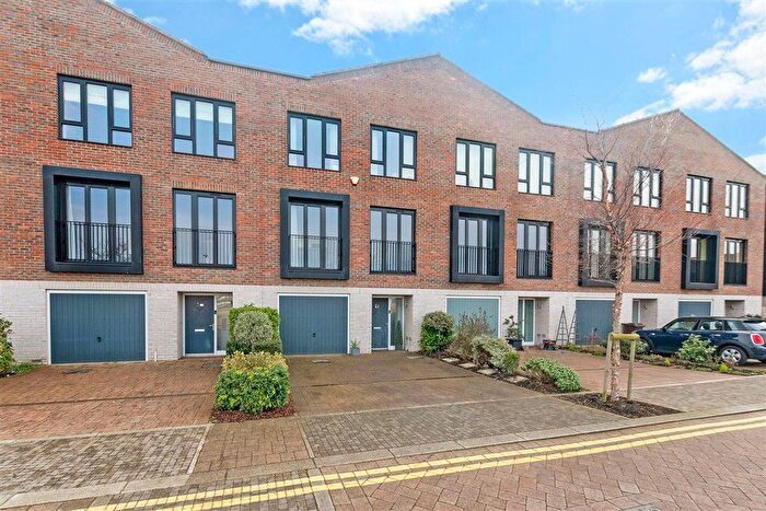 4 Bedroom Town House For Sale In Common Creek Wharf, Rochester, Kent, ME1
