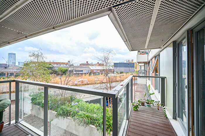 2 Bedroom Flat For Sale In Wick Lane, , Bow, London, E3