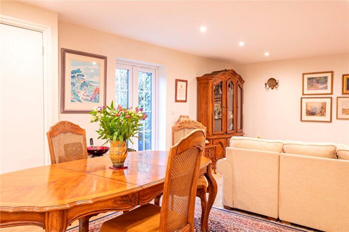 2 Bedroom Cottage For Sale In Church Street, Great Bedwyn, Marlborough, Wiltshire, SN8