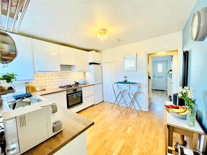 2 Bedroom End Of Terrace House To Rent In St. Peters Street, South Croydon, CR2