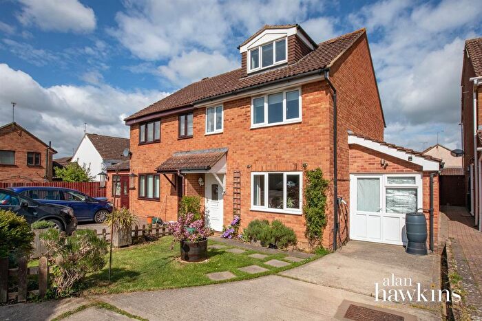 4 Bedroom Semi-Detached House For Sale In Westbury Park, Royal Wootton Bassett, SN4