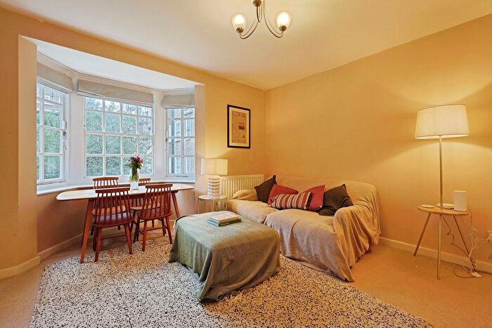 2 Bedroom Flat For Sale In Albion Avenue, London, SW8