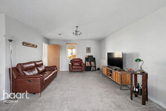 1 Bedroom Flat For Sale In Rivermead, Chatham, ME4