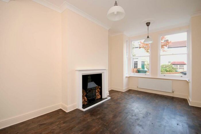 4 Bedroom House To Rent In Holly Park Road, Friern Barnet, London, N11