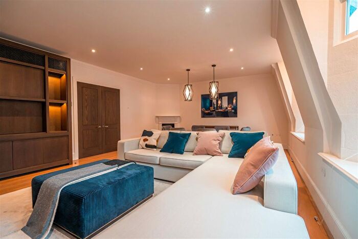 2 Bedroom Flat To Rent In Duke Street, Mayfair, W1K