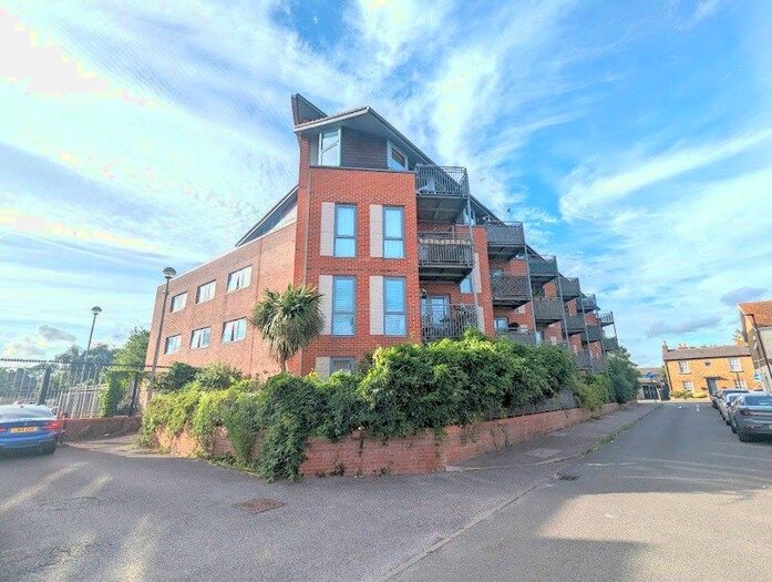 1 Bedroom Flat For Sale In New Road, Bedfont, Feltham, TW14
