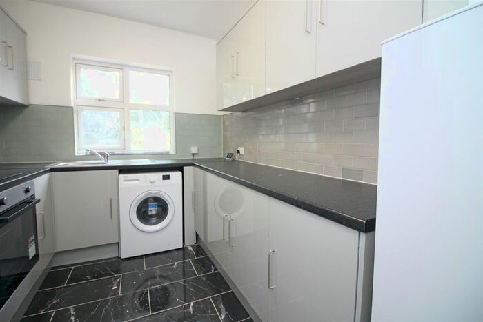 2 Bedroom Flat To Rent In Woodford New Road, London, E17