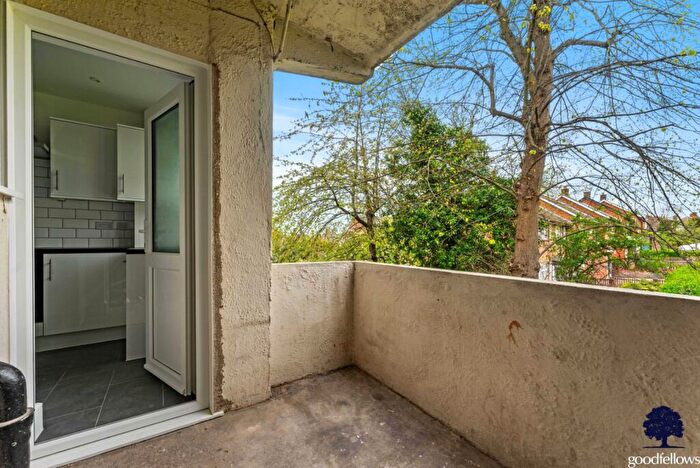 2 Bedroom Apartment To Rent In Oakhill Road, Sutton, Surrey, SM1