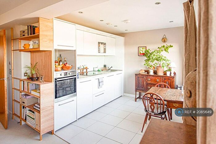 2 Bedroom Flat To Rent In Grand Ocean, Saltdean, Brighton, BN2