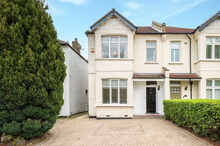 3 Bedroom Detached House For Sale In Green Lane, London, SE9
