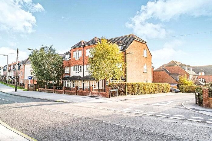 2 Bedroom Flat For Sale In Walker Place, Hamble, Southampton, SO31