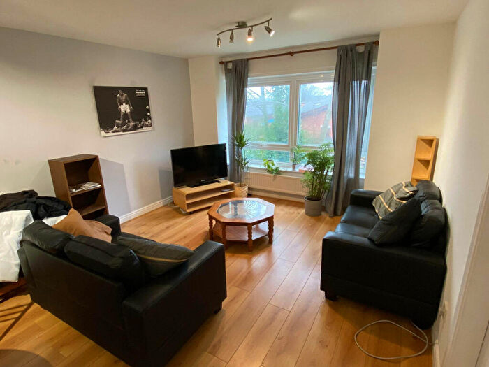 2 Bedroom Flat To Rent In Welton Court, Leeds, LS6