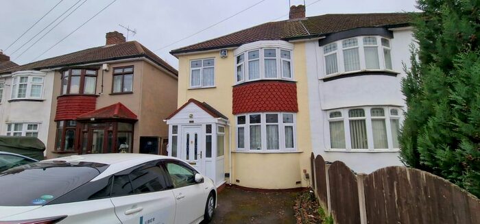 3 Bedroom Semi-Detached House To Rent In Davis Avenue, Tipton, DY4