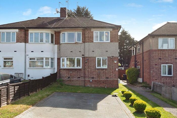 2 Bedroom Maisonette For Sale In Fullwell Avenue, Ilford, Essex, IG5