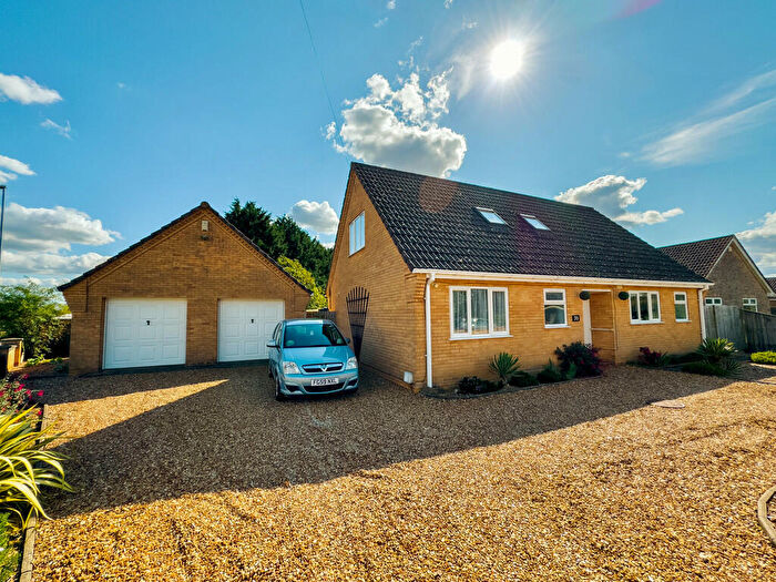 4 Bedroom Detached Bungalow For Sale In King Street, Wimblington, March, Cambs., PE15