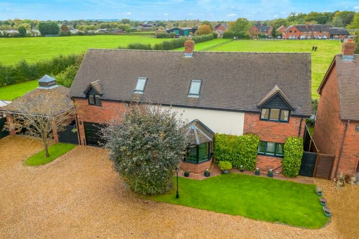 4 Bedroom Detached House For Sale In Warwick Road, Stratford-upon-Avon, CV37