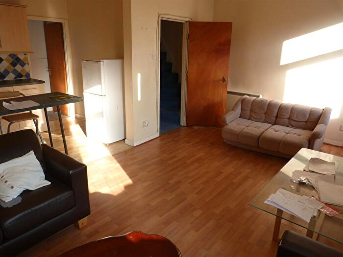2 Bedroom Flat To Rent In City Road, Roath, CF24