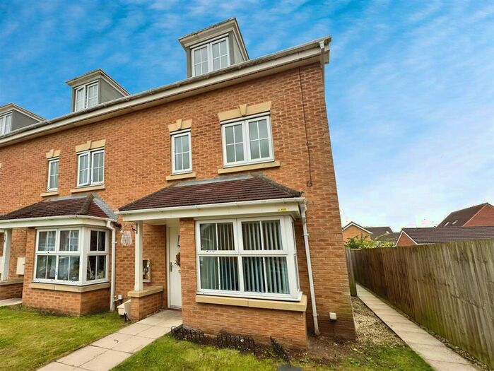 4 Bedroom Semi-Detached House To Rent In Sargeson Road, Armthorpe, Doncaster, DN3