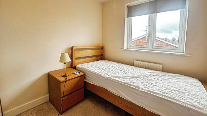 5 Bedroom Terraced House To Rent In Primrose Close - Bedroom House -, LU3