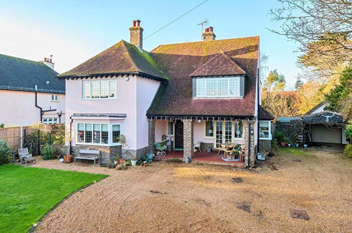 4 Bedroom Detached House For Sale In Barrack Lane, Aldwick, PO21