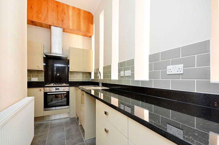 1 Bedroom Flat To Rent In Electric Avenue, Brixton, London, SW9