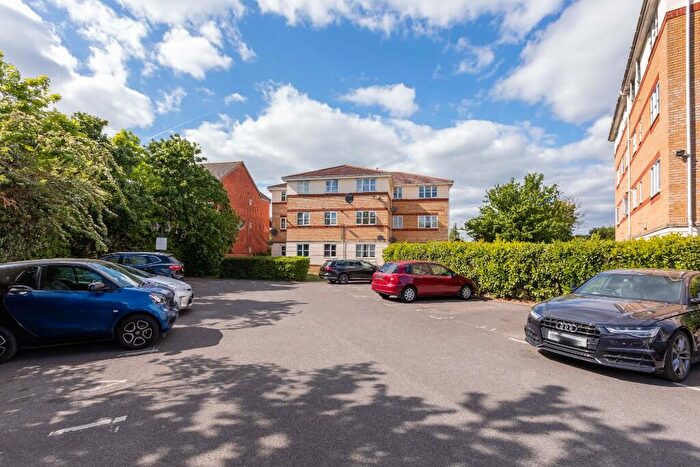2 Bedroom Apartment For Sale In Richards Way, Slough, Berkshire, SL1