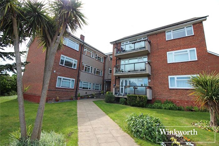 2 Bedroom Flat For Sale In Knowl Park, Elstree, Borehamwood, Hertfordshire, WD6