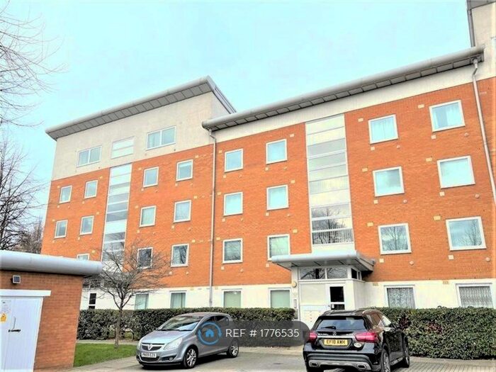 3 Bedroom Flat To Rent In Felixstowe Court, London, E16