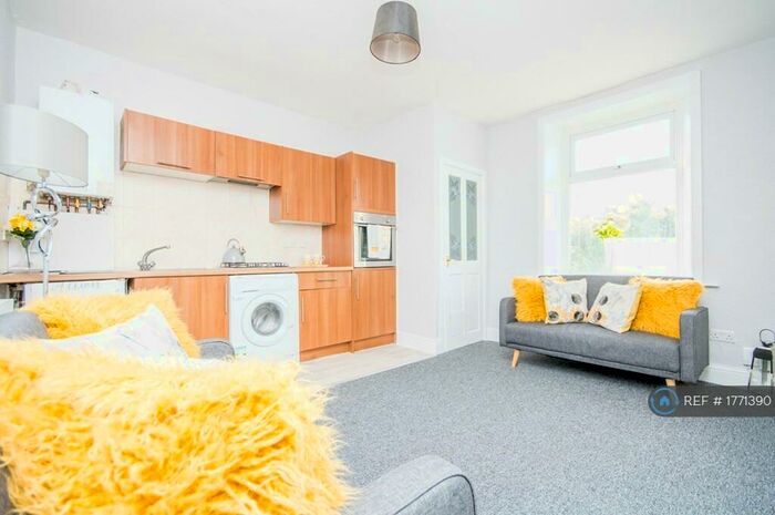 1 Bedroom Flat To Rent In Ground Floor, Padiham, Burnley, BB12