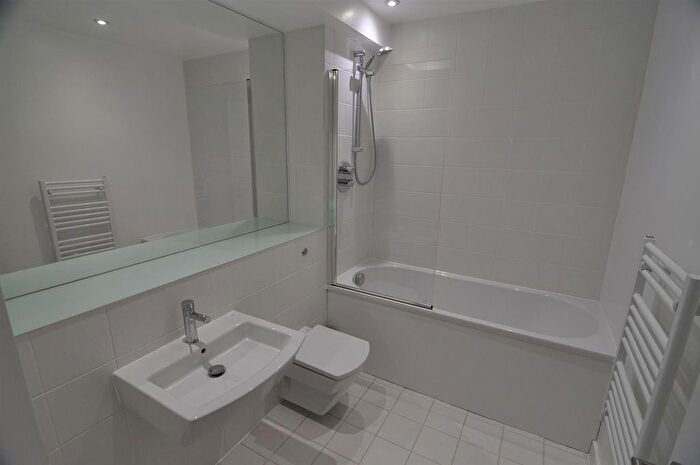 1 Bedroom Flat To Rent In Lilycroft Road, Bradford, BD9