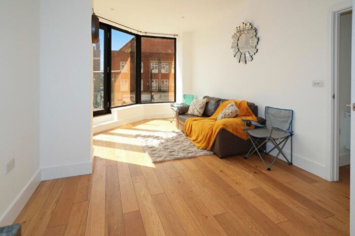 2 Bedroom Flat For Sale In Cornwall House - High Street, Slough, SL1