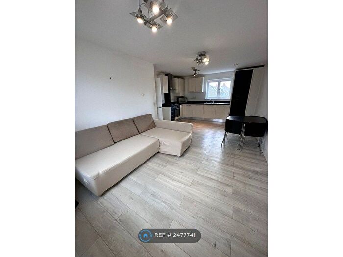 2 Bedroom Flat To Rent In Rainbow Road, Erith, DA8
