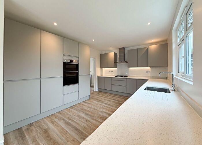 4 Bedroom Detached House To Rent In Whitton Road, Twickenham, TW2