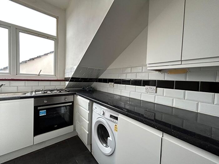 3 Bedroom Flat To Rent In Southall, UB2