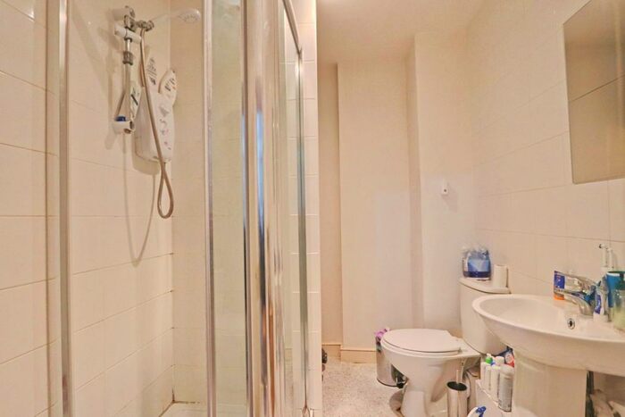 Studio To Rent In Berkeley Square, Bristol, BS8 - Photo 3