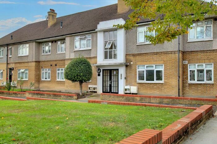 2 Bedroom Flat To Rent In Ravensbourne Court, (), Catford, SE6