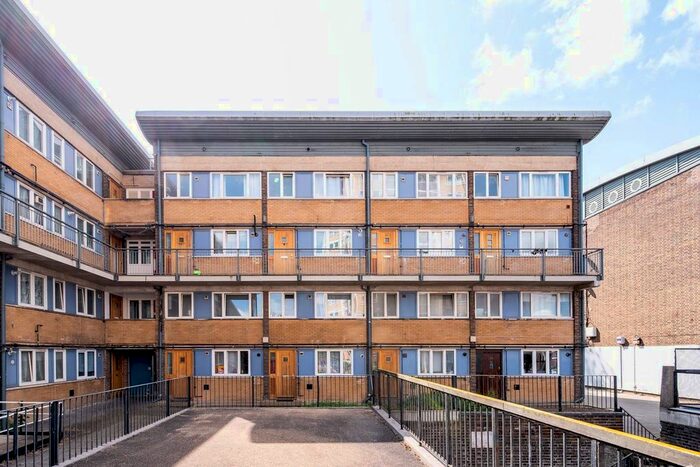 2 Bedroom Maisonette To Rent In Thornham Street, Greenwich, London, SE10