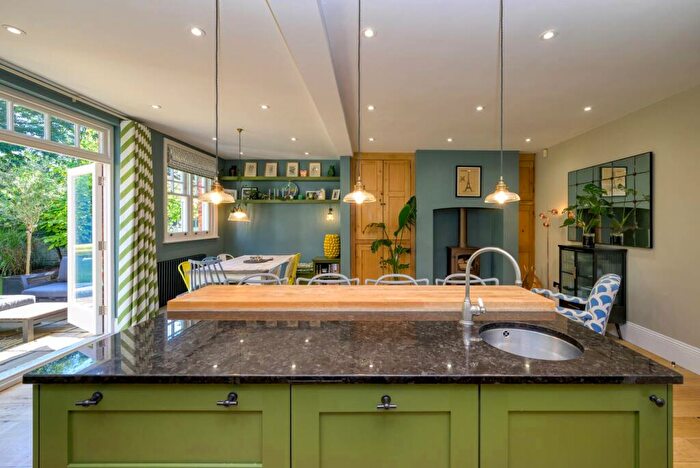 5 Bedroom Detached House For Sale In St Peters Hill, Caversham Heights, RG4