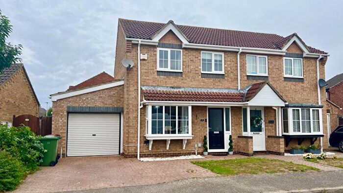 3 Bedroom Semi-Detached House For Sale In Dentons Way, Hibaldstow, DN20