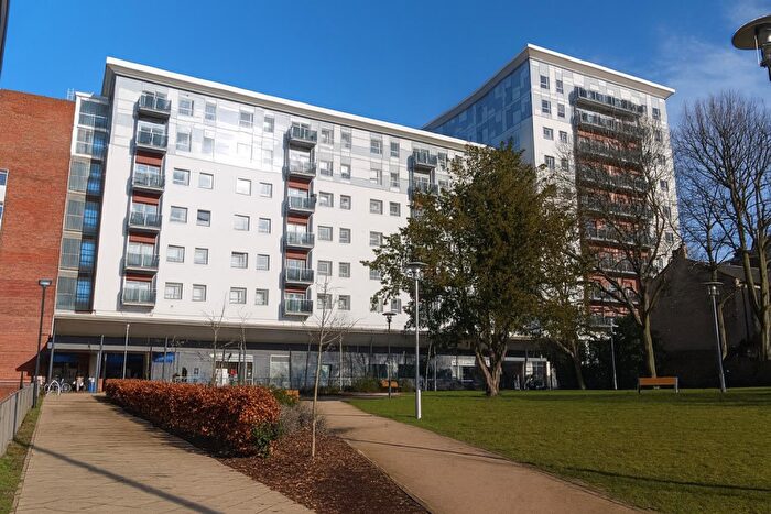 2 Bedroom Flat To Rent In Beckett House New Road Brentwood Essex, CM14
