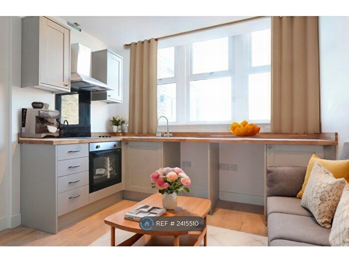 1 Bedroom Flat To Rent In Birds Royd Lane, Brighouse, HD6