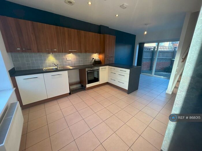 3 Bedroom Semi-Detached House To Rent In Broad Oak Lane, Colchester, CO4