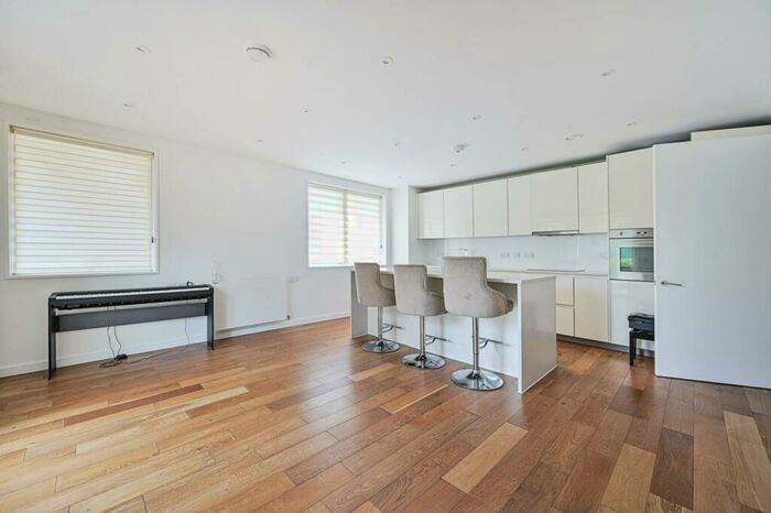 3 Bedroom Flat To Rent In Clift House, Hoxton, London, N1